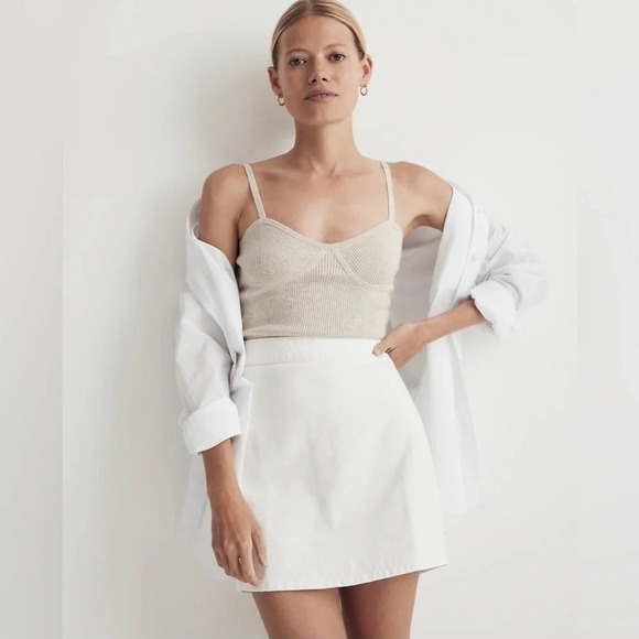 NWT Madewell Denim High-Waist Straight
Mini Skirt in Tile White
Size 25 - Picture 2 of 10